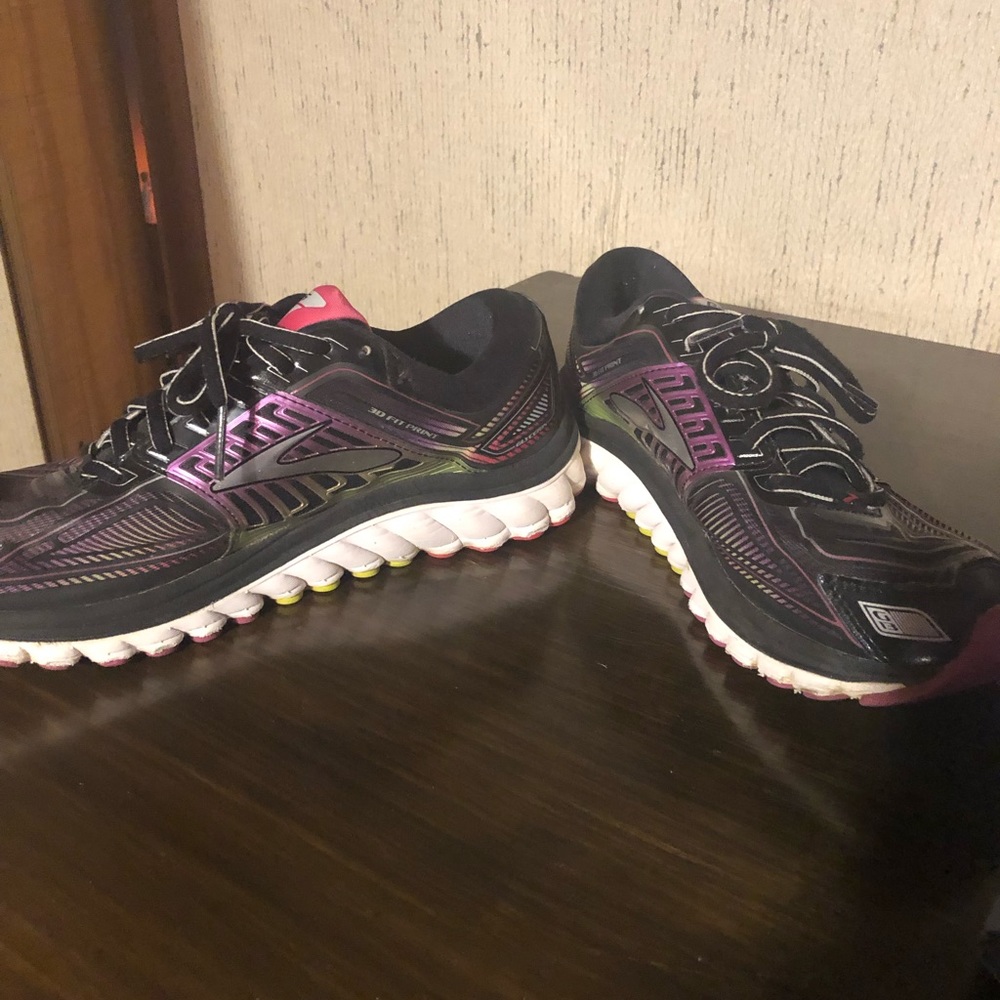 Women’s running shoes